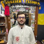Володя .
