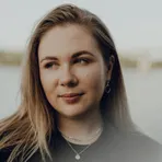 Олена Іванів