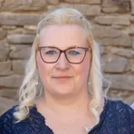 Nicole Hiller
