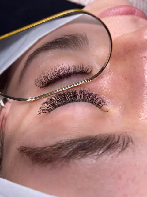 Bild 4 von 7 in der Galerie von "Wimpernverlängerung Frankfurt | Eyelash Extensions by Katharina"