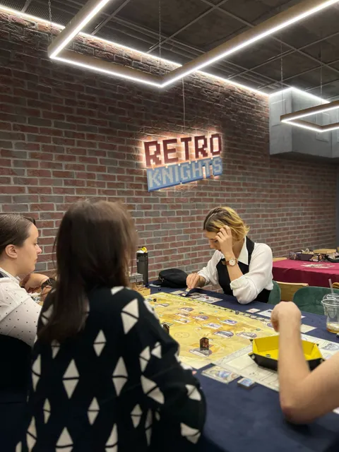 Зображення 1 з 5 у галереї "RetroKnights"