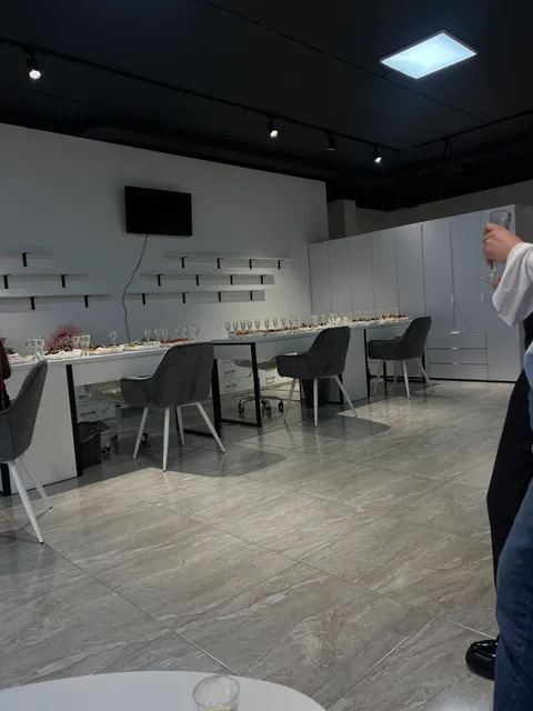 Зображення 1 з 11 у галереї "ZHENET BEAUTY LAB"