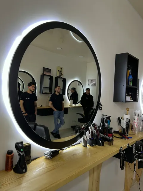 Изображение 2 из 9 в галерее "Barber Home"