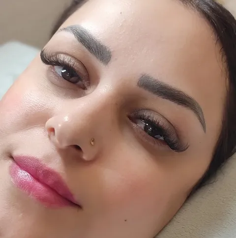 Bild 3 von 6 in der Galerie von "Lady Lashes"