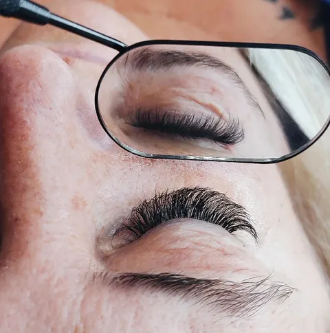 Bild 6 von 6 in der Galerie von "Lady Lashes"