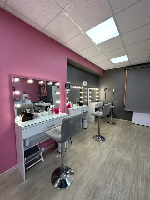Зображення 2 з 3 у галереї "CBrows Studio"