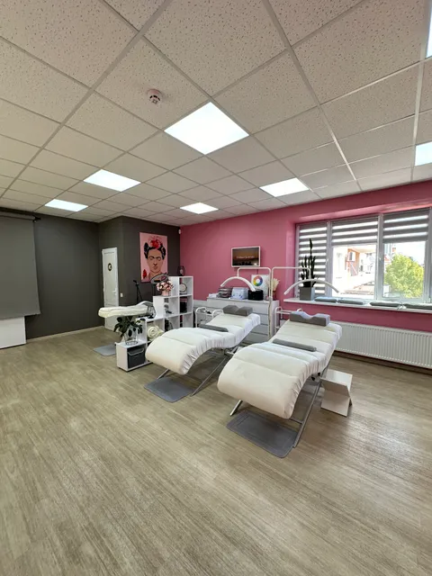 Зображення 3 з 3 у галереї "CBrows Studio"