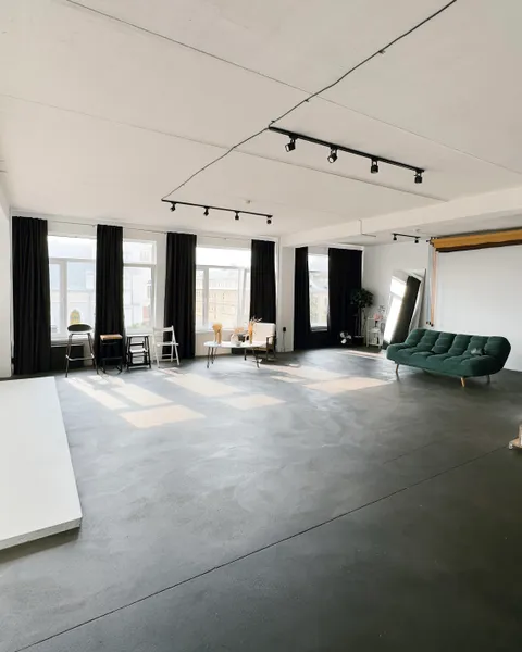 Изображение 3 из 4 в галерее "LÚNA STUDIO"