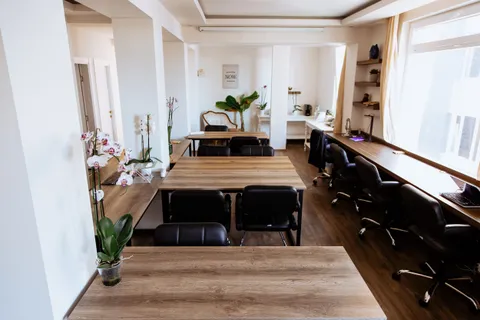 Image 3 of 16 in the gallery of "CoSea busines club & coWorking"