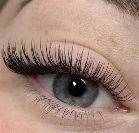 Зображення 1 з 25 у галереї "Lash.room.sh"