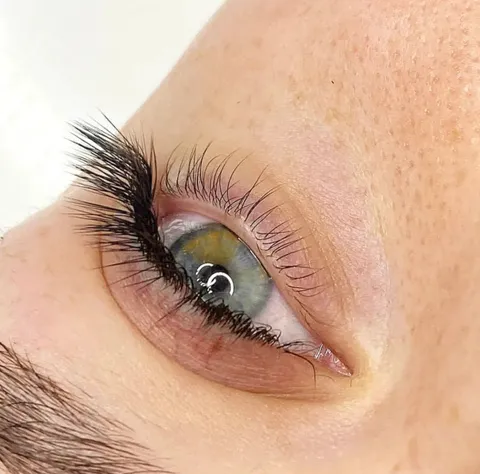 Зображення 7 з 25 у галереї "Lash.room.sh"