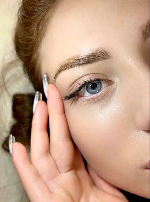 Зображення 3 з 25 у галереї "Lash.room.sh"