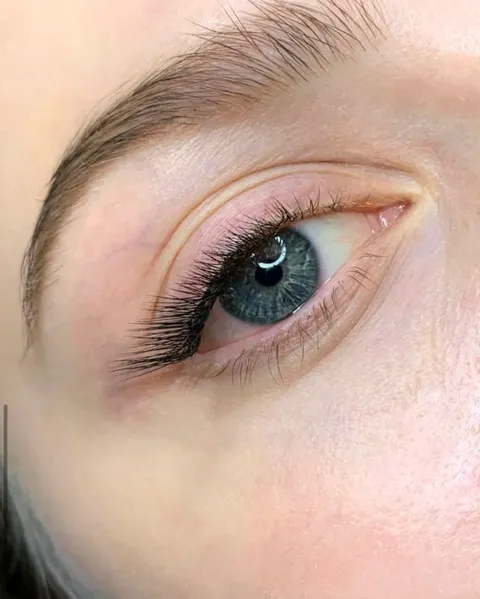 Зображення 5 з 25 у галереї "Lash.room.sh"