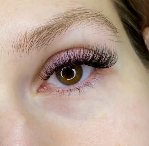 Зображення 2 з 25 у галереї "Lash.room.sh"