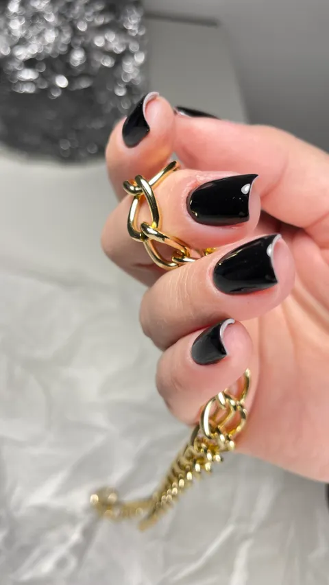 Зображення 1 з 3 у галереї "PILA nails aesthetics"
