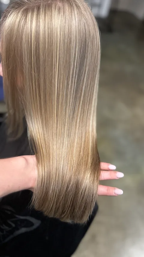 Зображення 6 з 7 у галереї "BY hair studio"