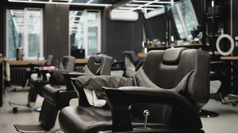 Зображення 3 з 10 у галереї "PIRATES BARBERSHOP"