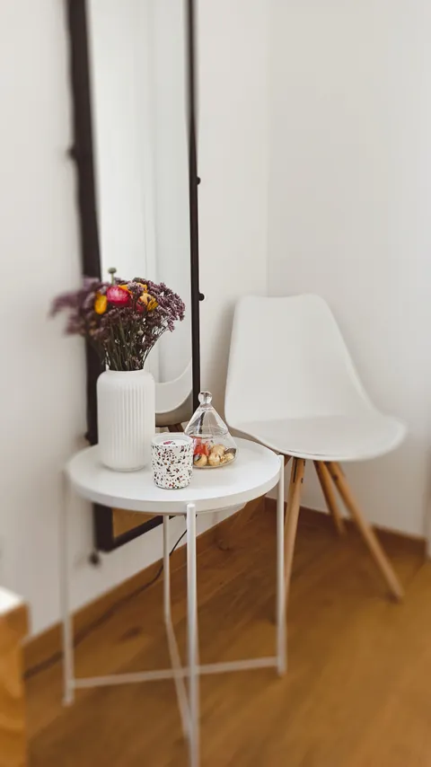 Bild 1 von 5 in der Galerie von "Tatiana Naison Haarentfernung Studio"
