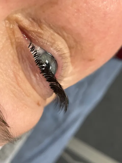 Зображення 2 з 6 у галереї "Lash & Brow zone"
