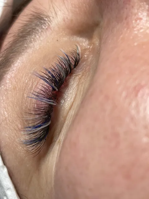 Зображення 5 з 6 у галереї "Lash & Brow zone"