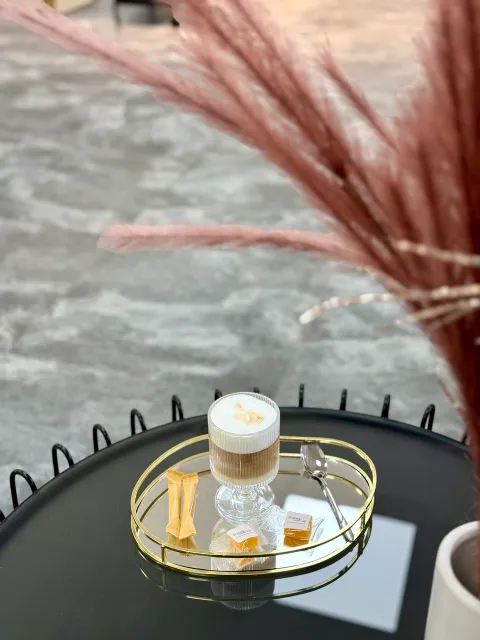 Зображення 1 з 4 у галереї "studio_luxury_hair_marine"