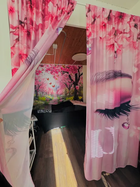 Bild 4 von 5 in der Galerie von "Mooncosmetics"