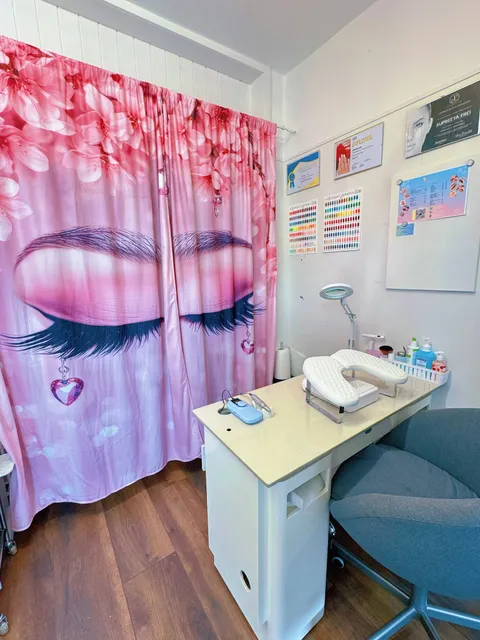 Bild 5 von 5 in der Galerie von "Mooncosmetics"