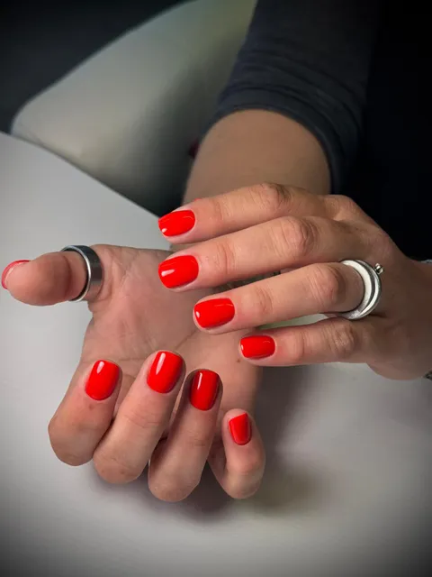 Bild 6 von 19 in der Galerie von "Tati Wegner Nails Studio"