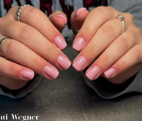 Bild 2 von 19 in der Galerie von "Tati Wegner Nails Studio"
