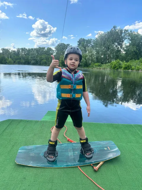 Зображення 3 з 5 у галереї "Wake park “Створюй хвилю»"