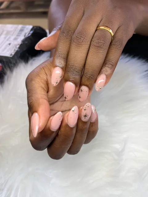 Image 6 of 14 in the gallery of "The nail loft"