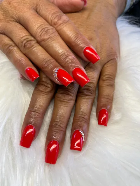 Image 7 of 14 in the gallery of "The nail loft"