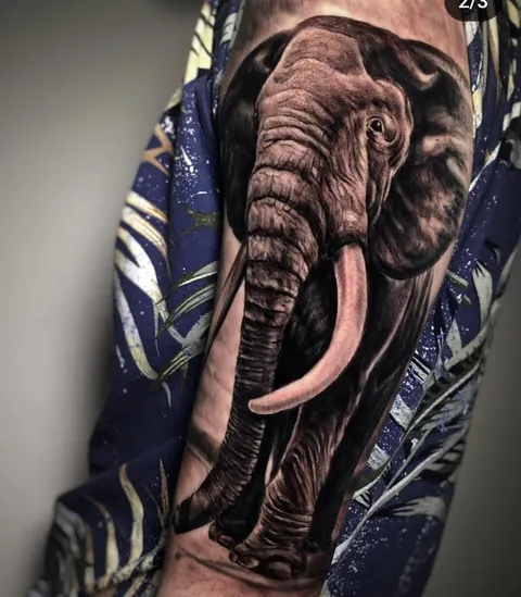 Bild 5 von 32 in der Galerie von "Gerade Linie Tattoo"