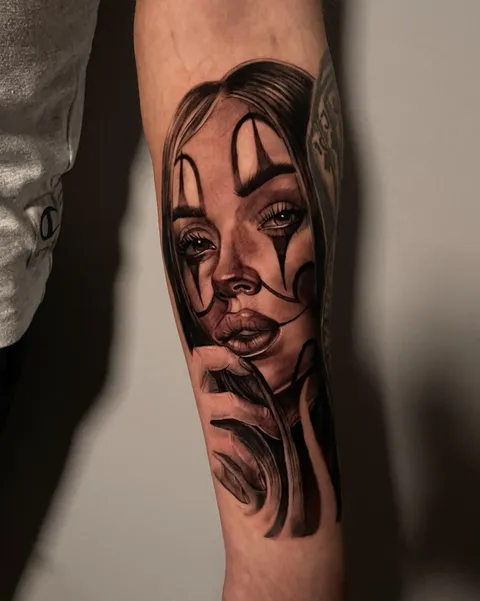 Bild 7 von 32 in der Galerie von "Gerade Linie Tattoo"