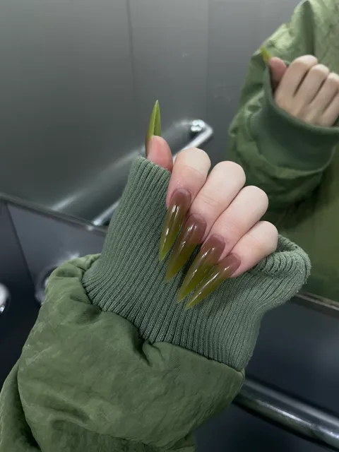 Зображення 2 з 4 у галереї "NAILDESTROYER"