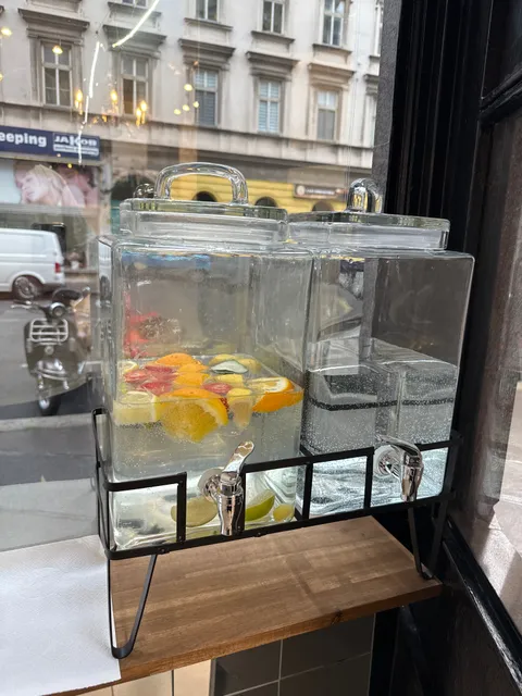 Bild 3 von 8 in der Galerie von "BARBERDOS"