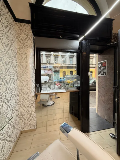 Bild 2 von 8 in der Galerie von "BARBERDOS"