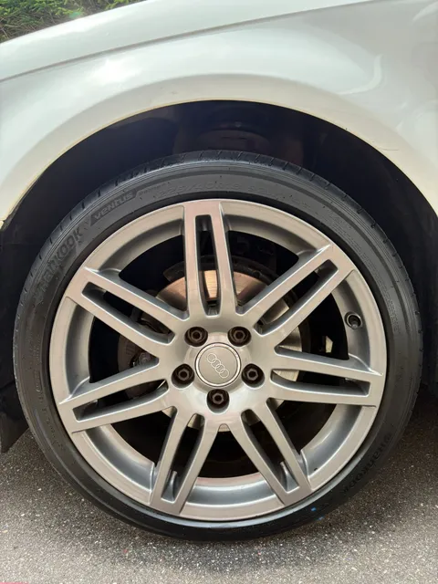 Bild 6 von 13 in der Galerie von "In & Out Carwash"