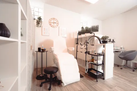 Bild 4 von 19 in der Galerie von "JoNaBeauty&Wellness"