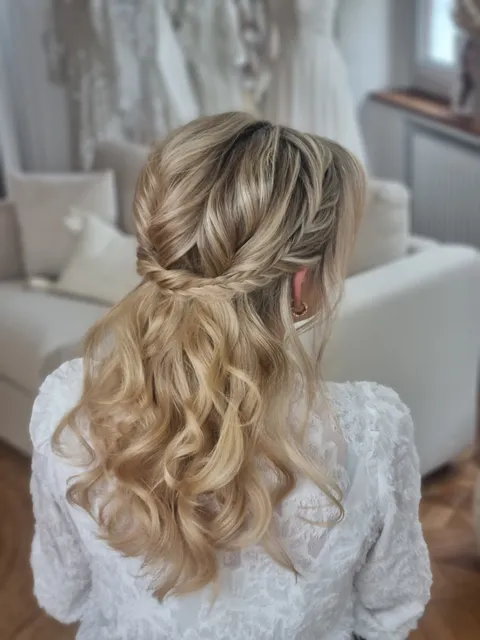 Bild 1 von 17 in der Galerie von "Coiffeur zur Linde"