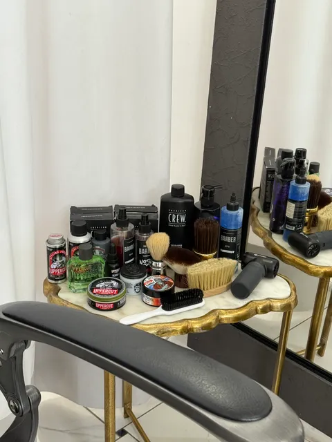 Зображення 2 з 10 у галереї "BARBERDOS"