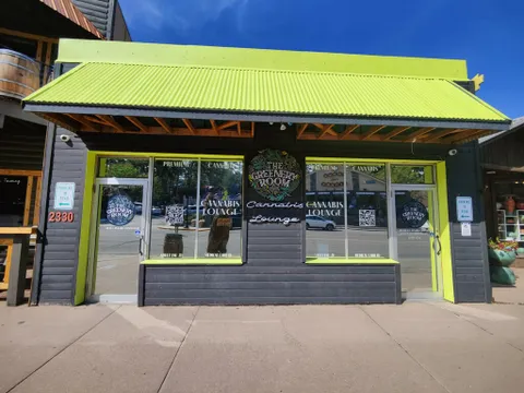 Image 1 of 1 in the gallery of "The Greenery Room"