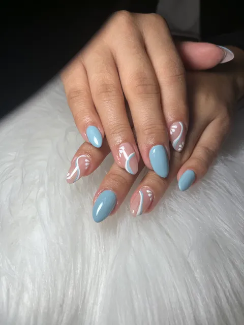 Image 10 of 14 in the gallery of "The nail loft"