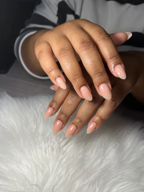 Image 9 of 14 in the gallery of "The nail loft"