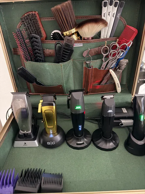 Зображення 8 з 10 у галереї "BARBERDOS"