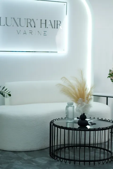 Зображення 2 з 4 у галереї "studio_luxury_hair_marine"