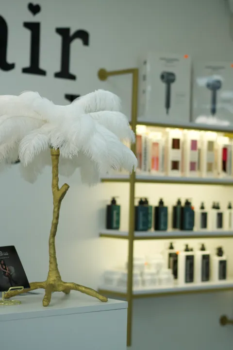 Зображення 3 з 4 у галереї "studio_luxury_hair_marine"