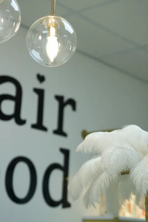 Зображення 4 з 4 у галереї "studio_luxury_hair_marine"