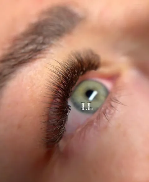 Bild 1 von 17 in der Galerie von "Studio.longlashes"