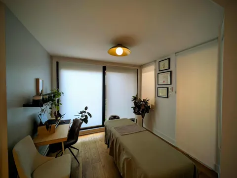 Image 1 sur 3 de la galerie « Michelle.ergo.masso »